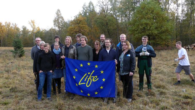 Gruppenfoto mit EU-LIFE Fahne