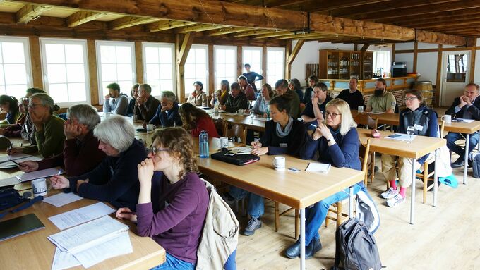 Die Teilnehmenden bekommen durch die Vorträge detaillierte Einblicke in das Thema Borstgrasrasen